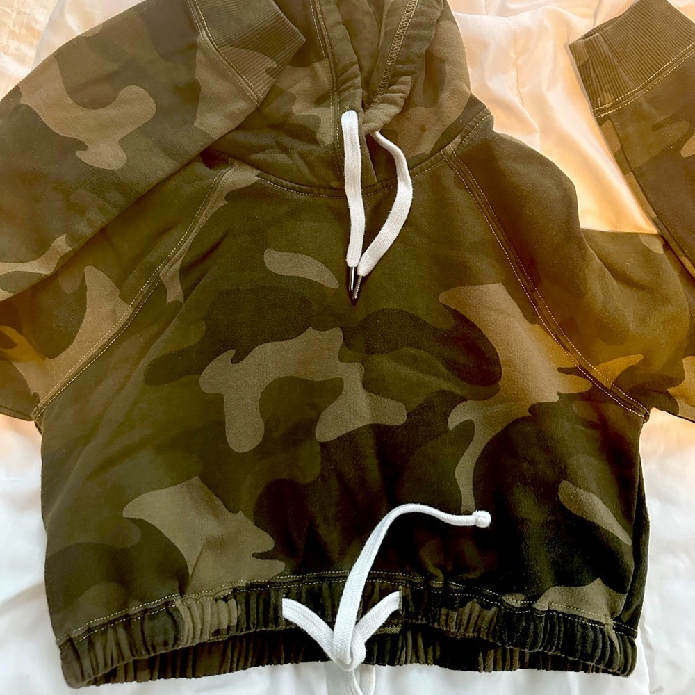 Hollister camouflage cropped hoody